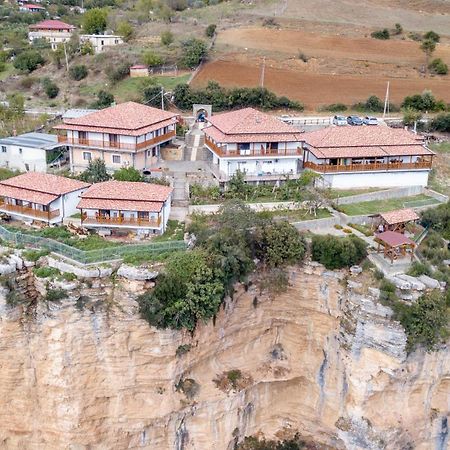 Guest House Bracaj Corovode Екстер'єр фото