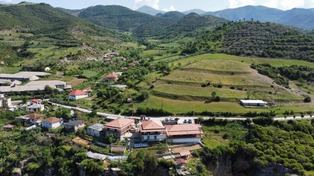 Guest House Bracaj Corovode Екстер'єр фото