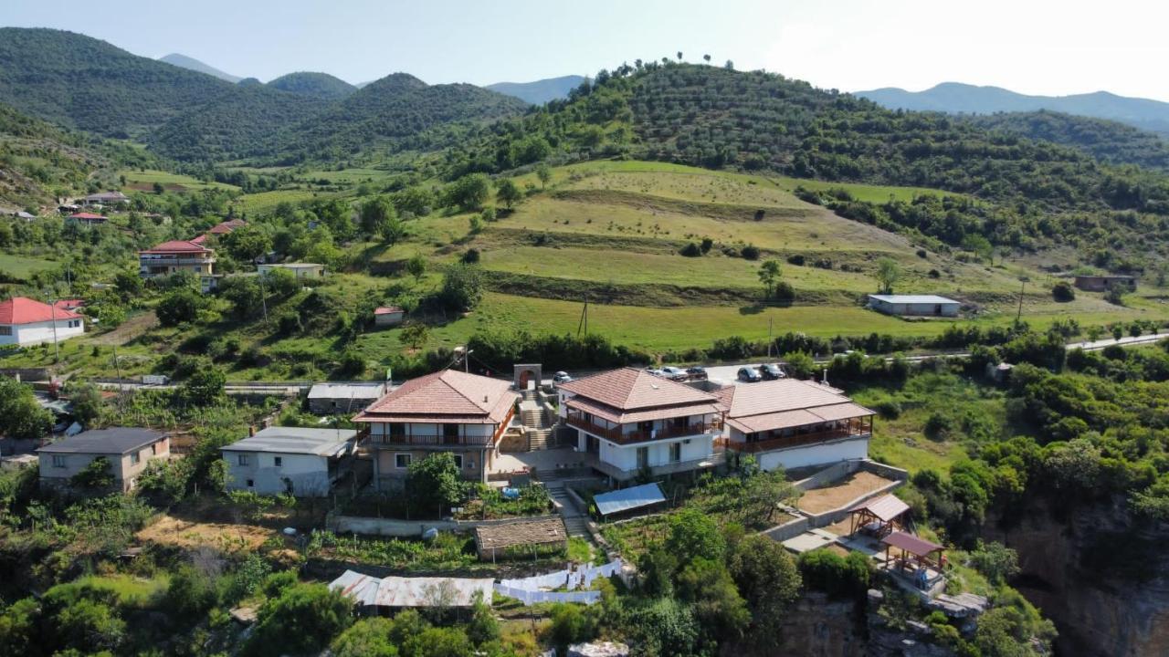 Guest House Bracaj Corovode Екстер'єр фото