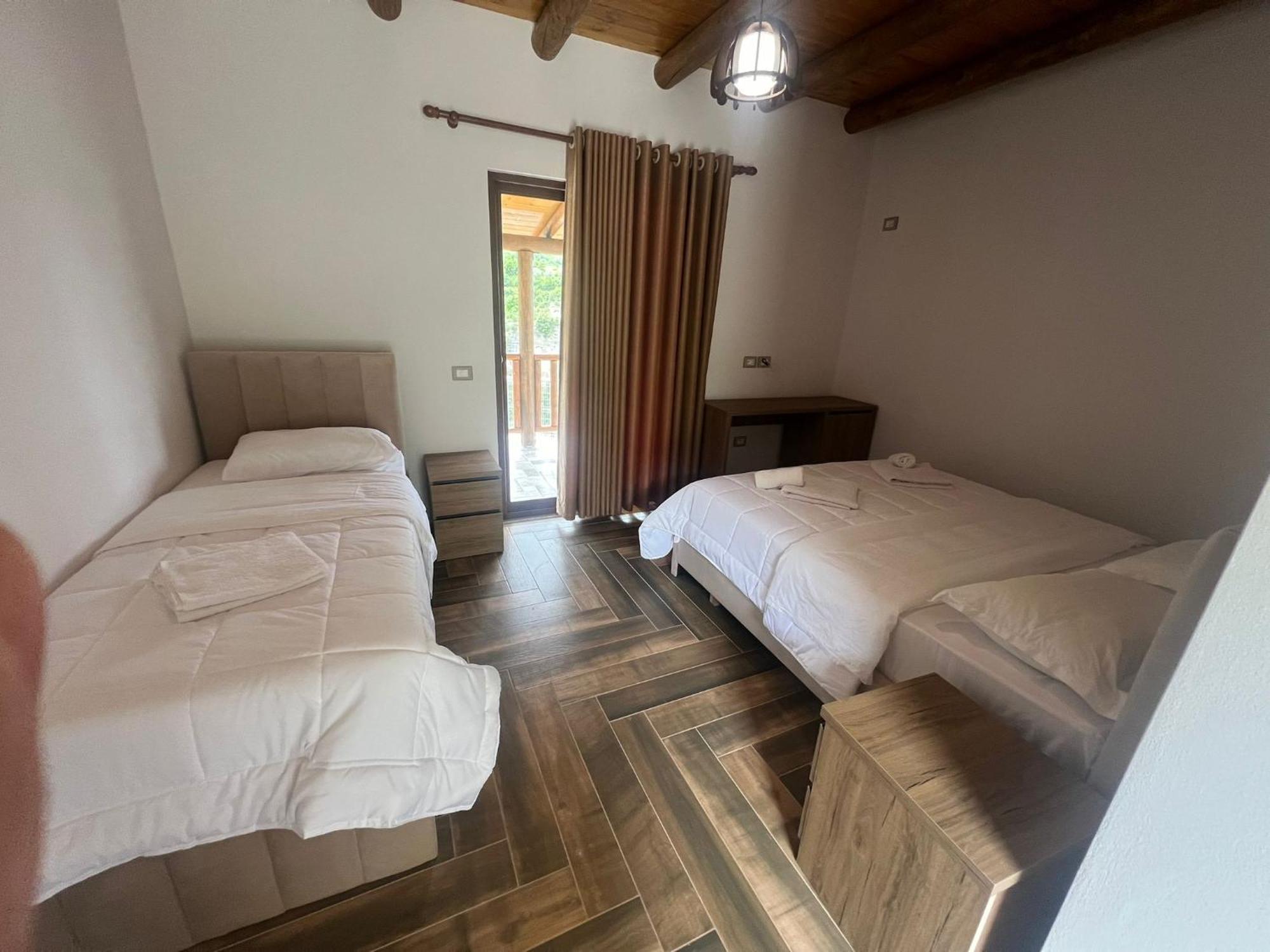 Guest House Bracaj Corovode Екстер'єр фото