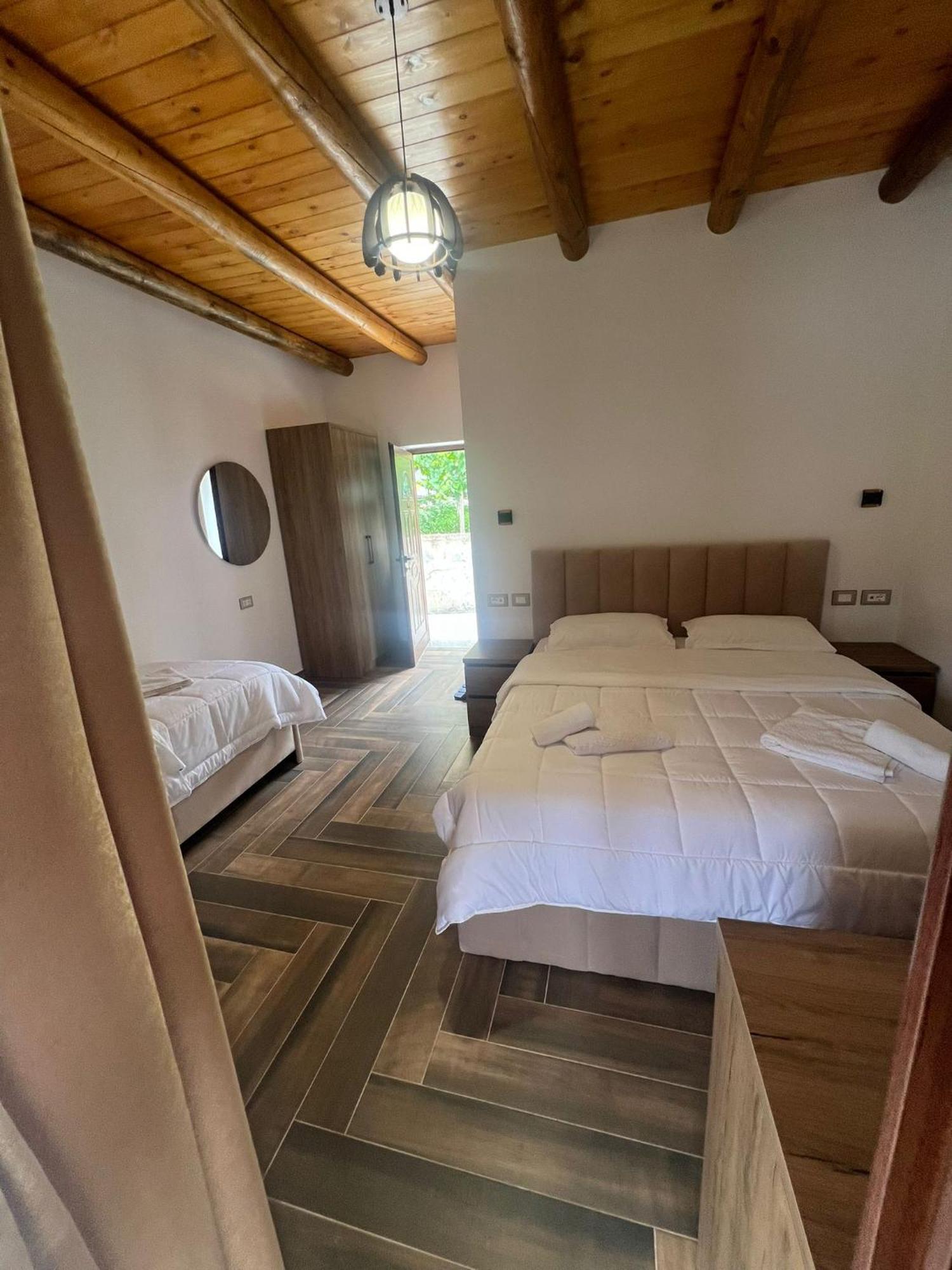 Guest House Bracaj Corovode Екстер'єр фото