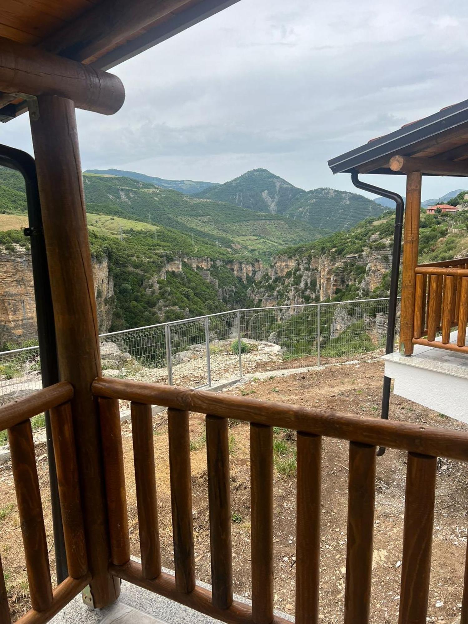 Guest House Bracaj Corovode Екстер'єр фото