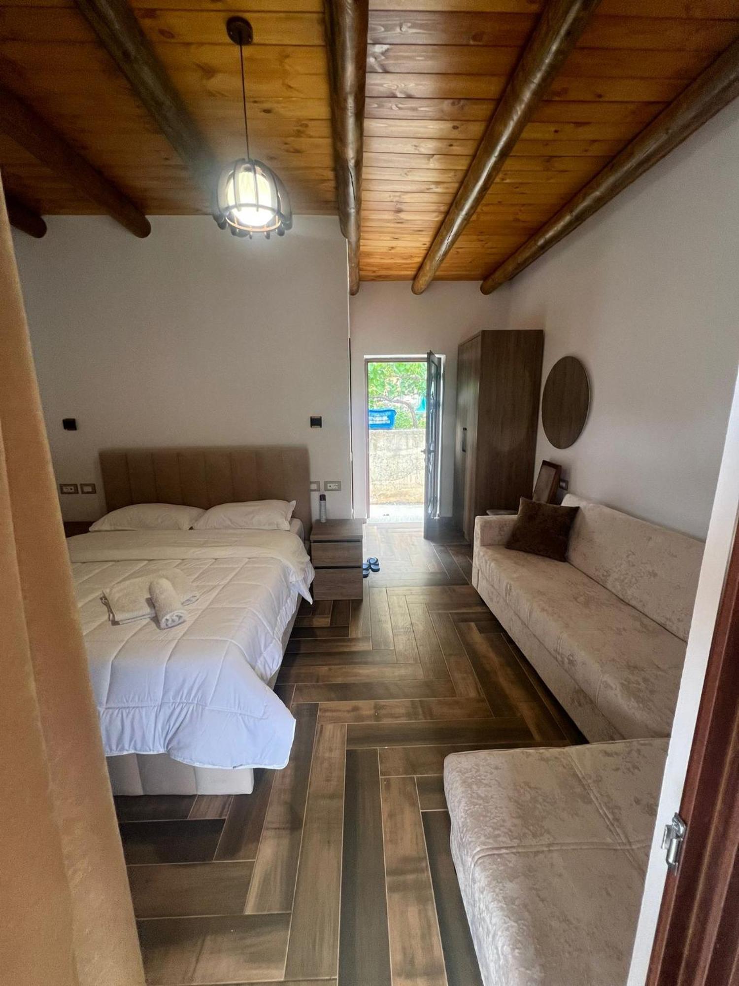 Guest House Bracaj Corovode Екстер'єр фото
