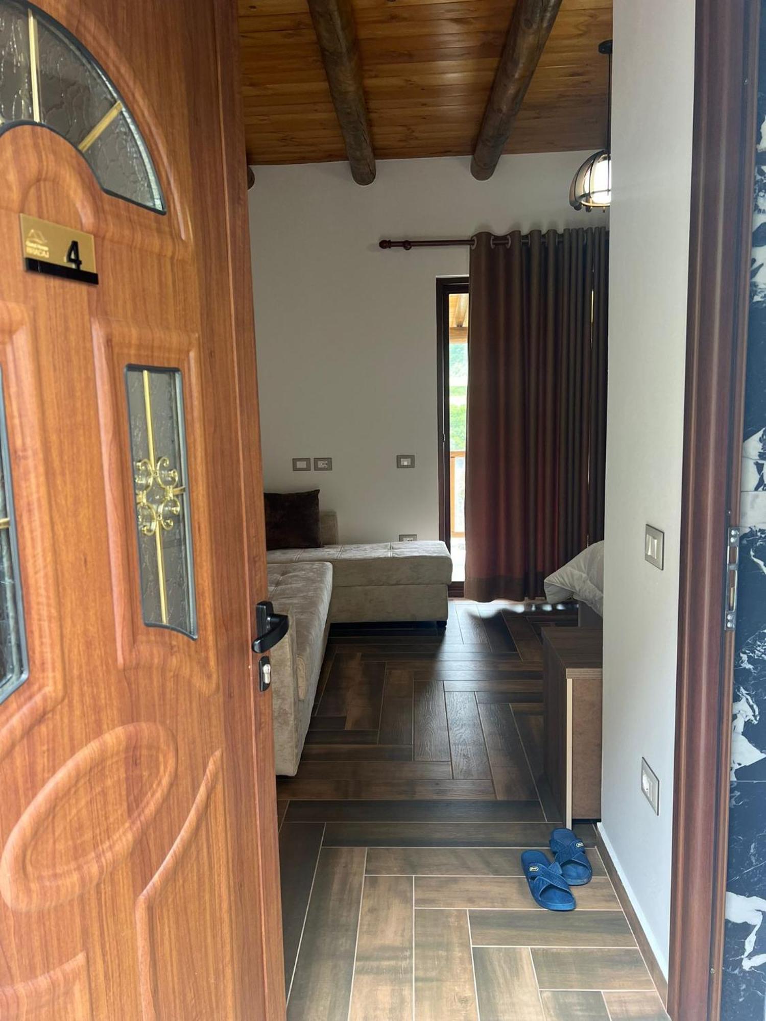 Guest House Bracaj Corovode Екстер'єр фото
