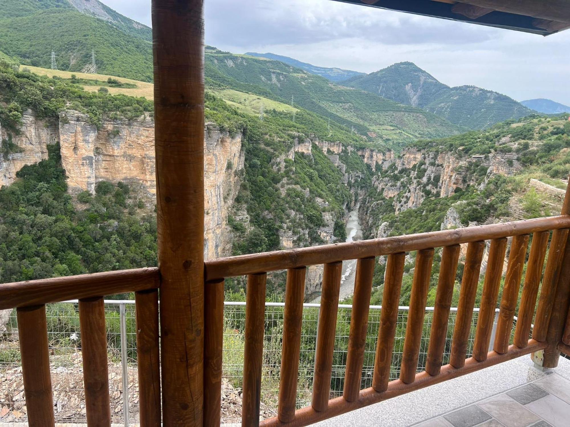 Guest House Bracaj Corovode Екстер'єр фото