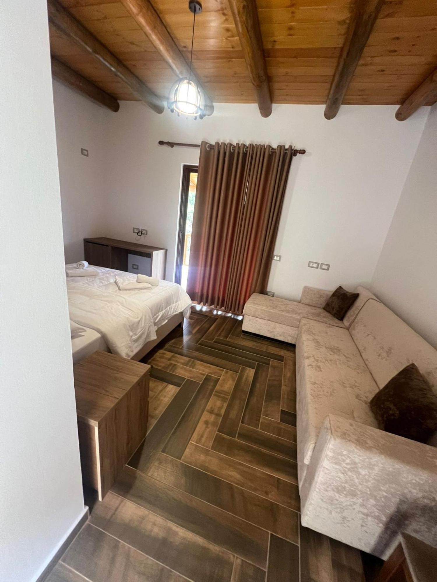 Guest House Bracaj Corovode Екстер'єр фото