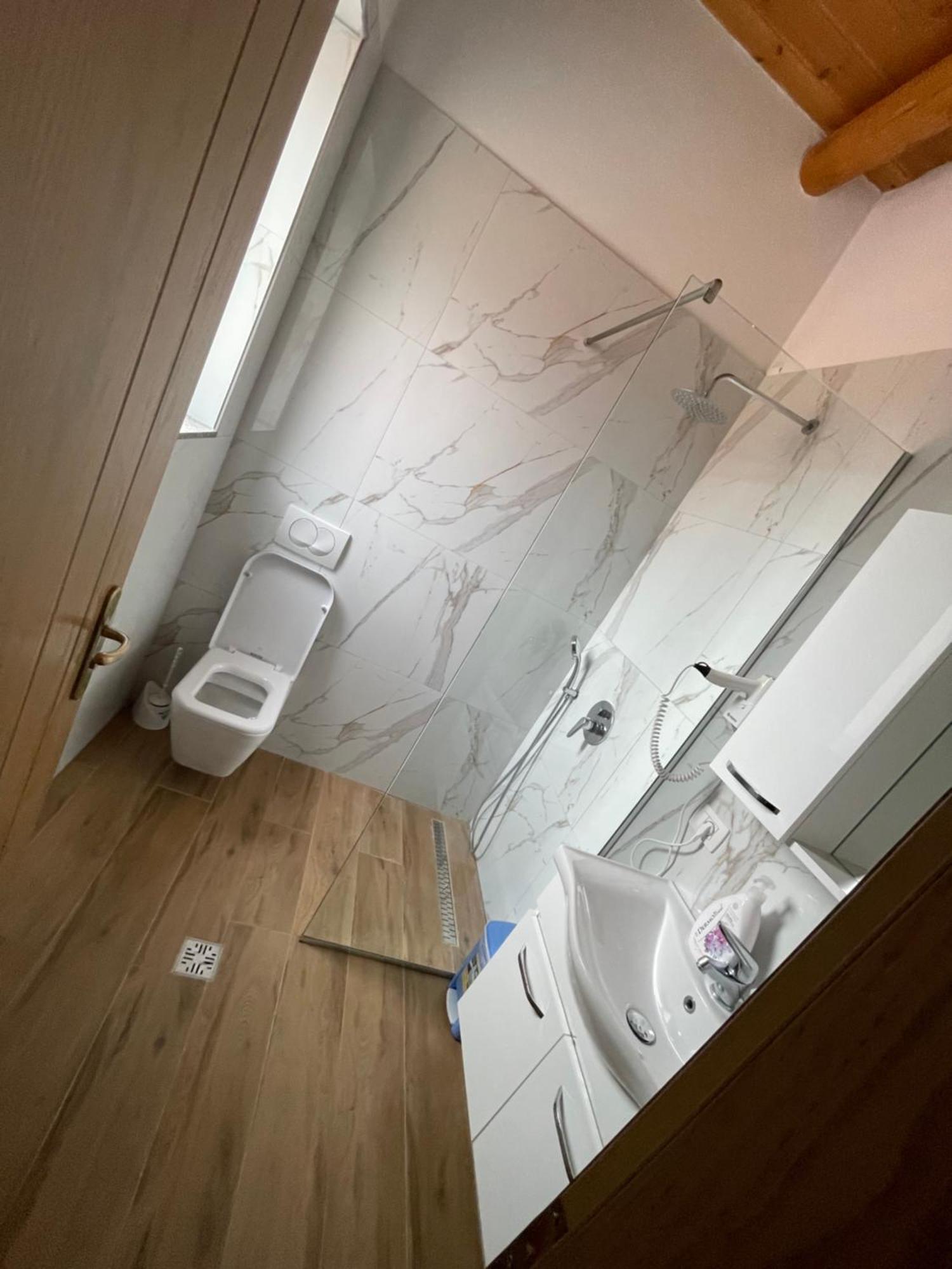 Guest House Bracaj Corovode Екстер'єр фото