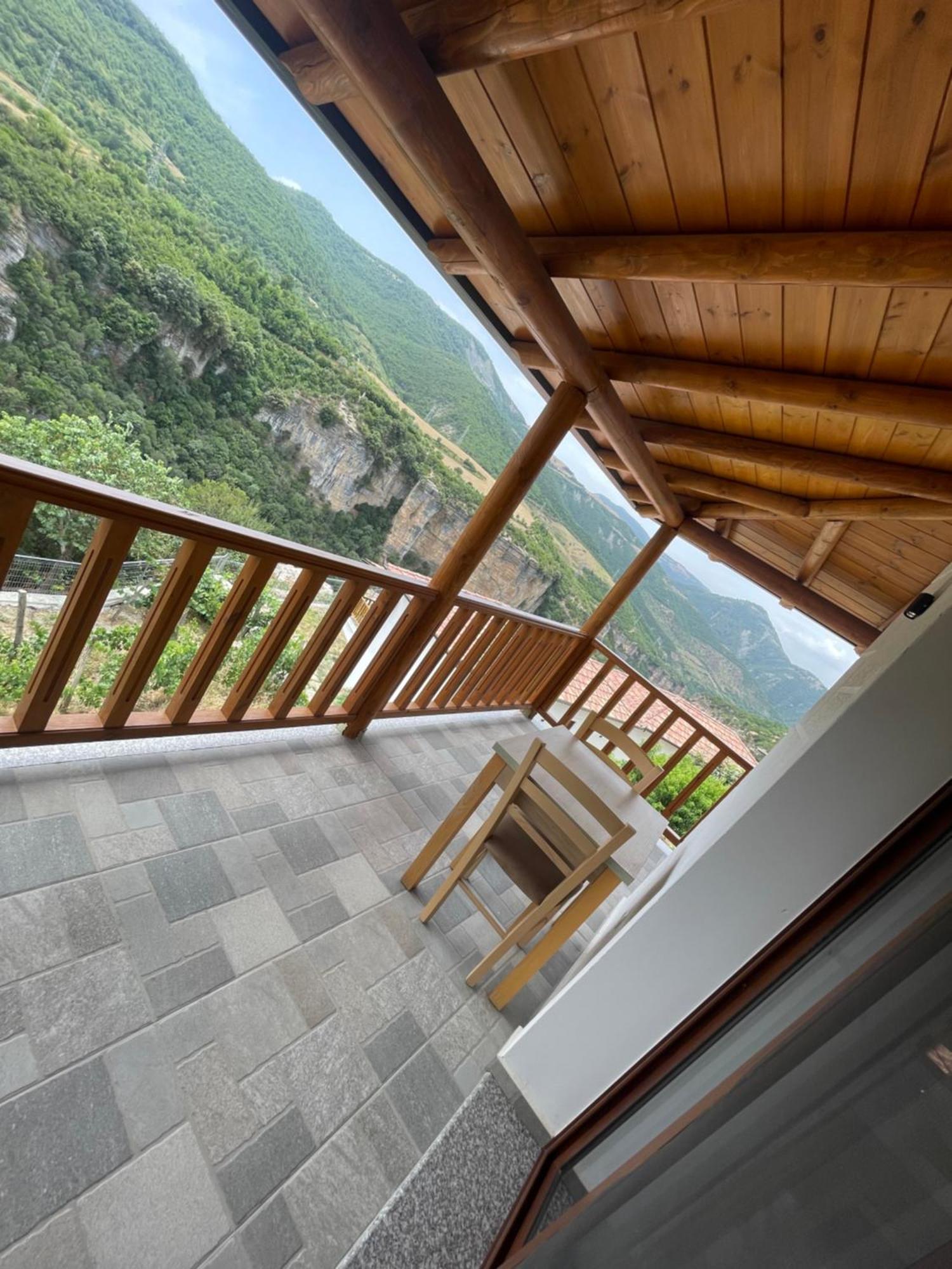 Guest House Bracaj Corovode Екстер'єр фото