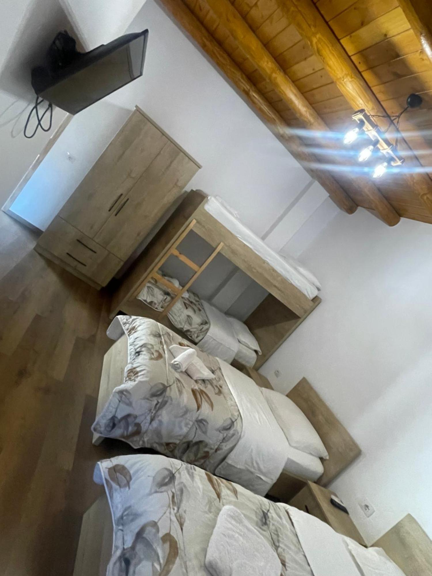 Guest House Bracaj Corovode Екстер'єр фото