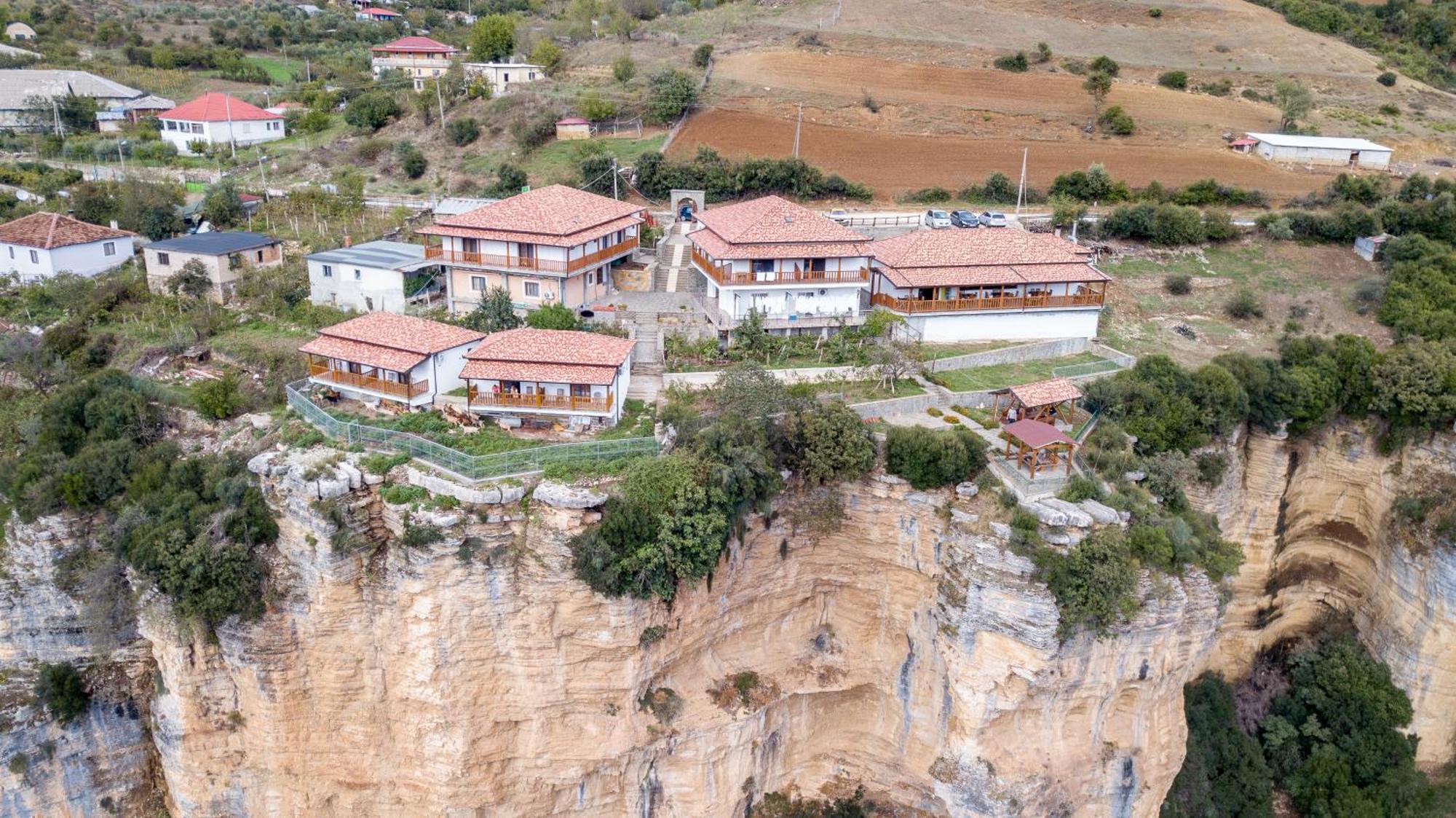 Guest House Bracaj Corovode Екстер'єр фото